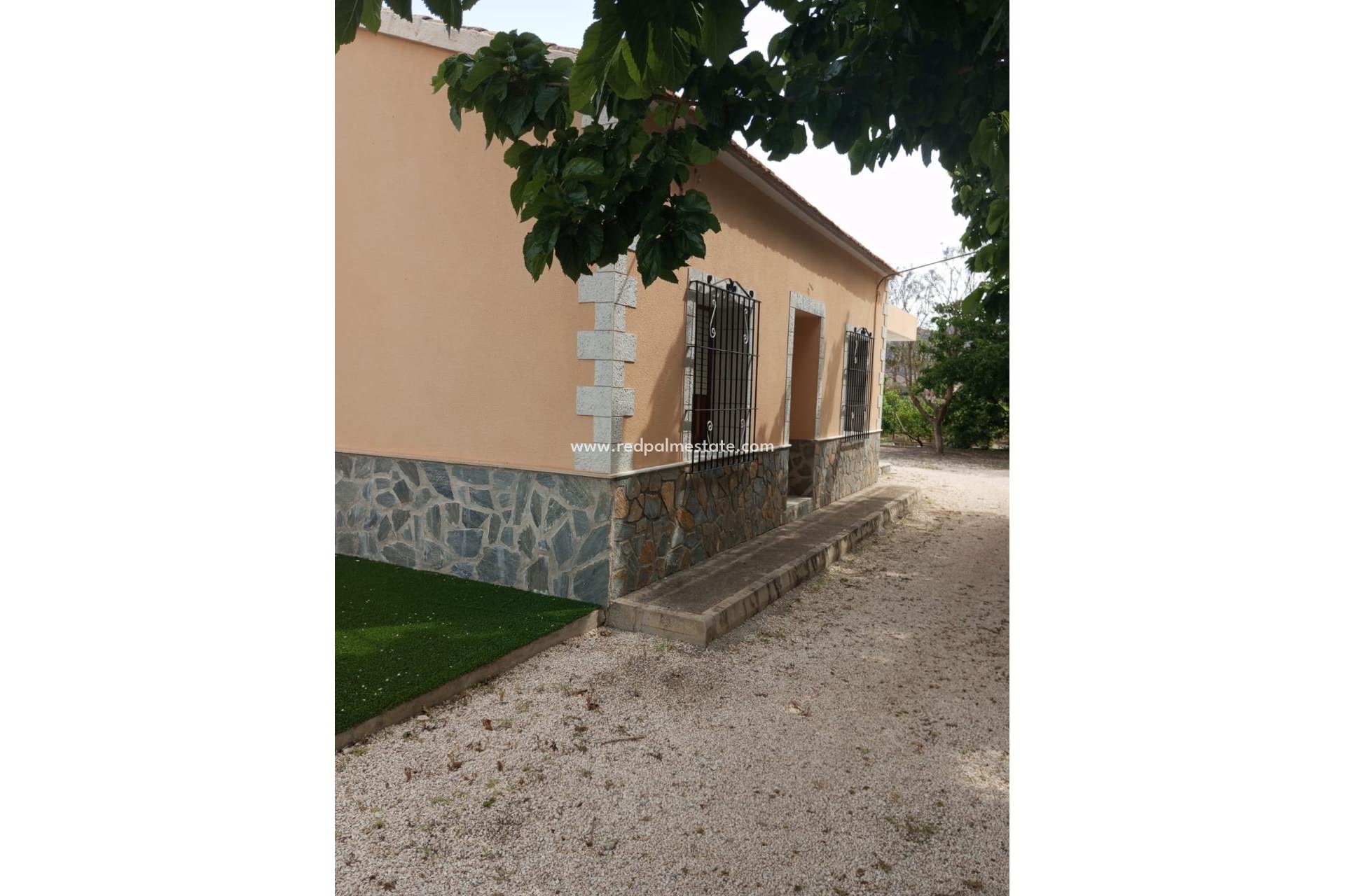 Reventa - Finca / Propiedad de Campo -
Redován - Inland