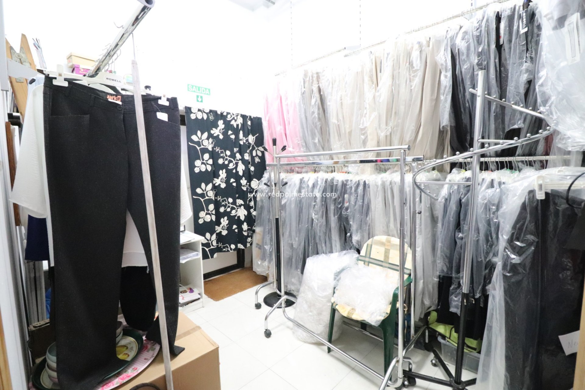 Reventa - Negocio -
Algorfa