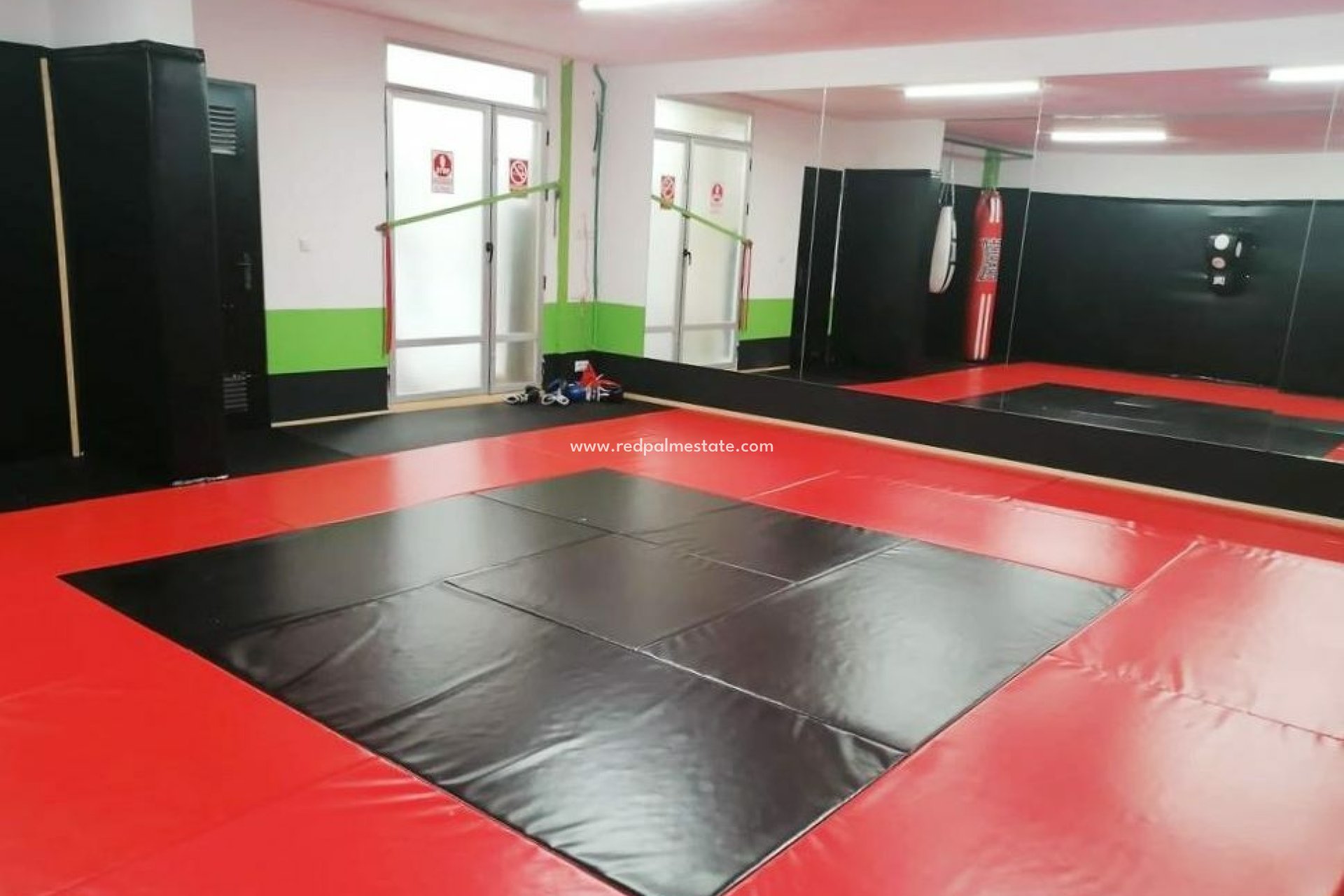 Reventa - Negocio -
Almoradí - Inland