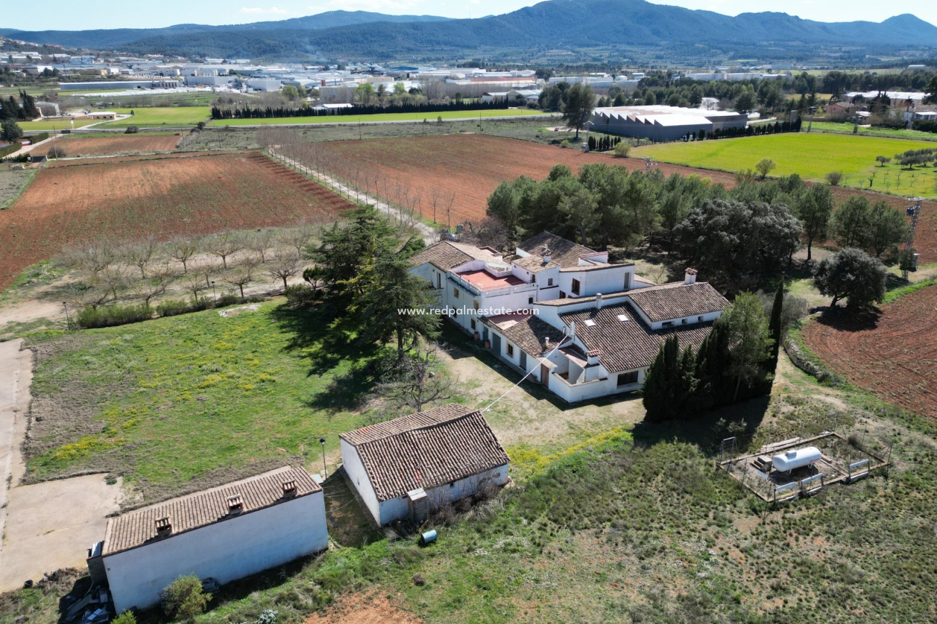 Reventa - Negocio -
Banyeres De Mariola - Inland
