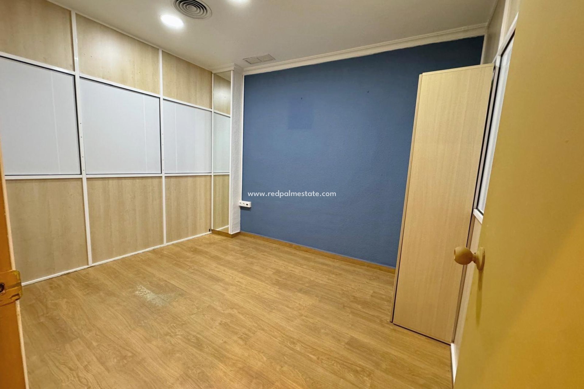 Reventa - Negocio -
Guardamar del Segura - Avenida Pais Valenciàno