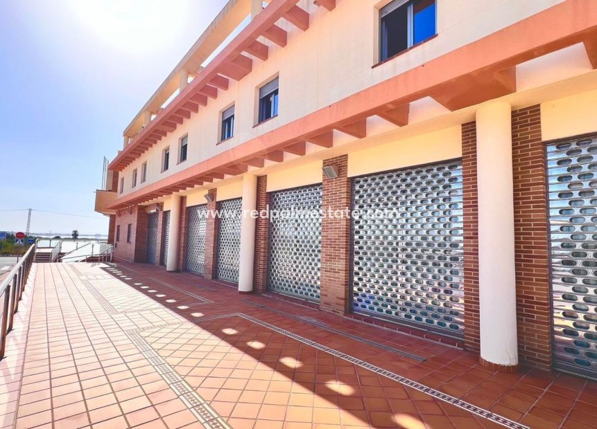 Reventa - Negocio -
Montesinos - Los Montesinos