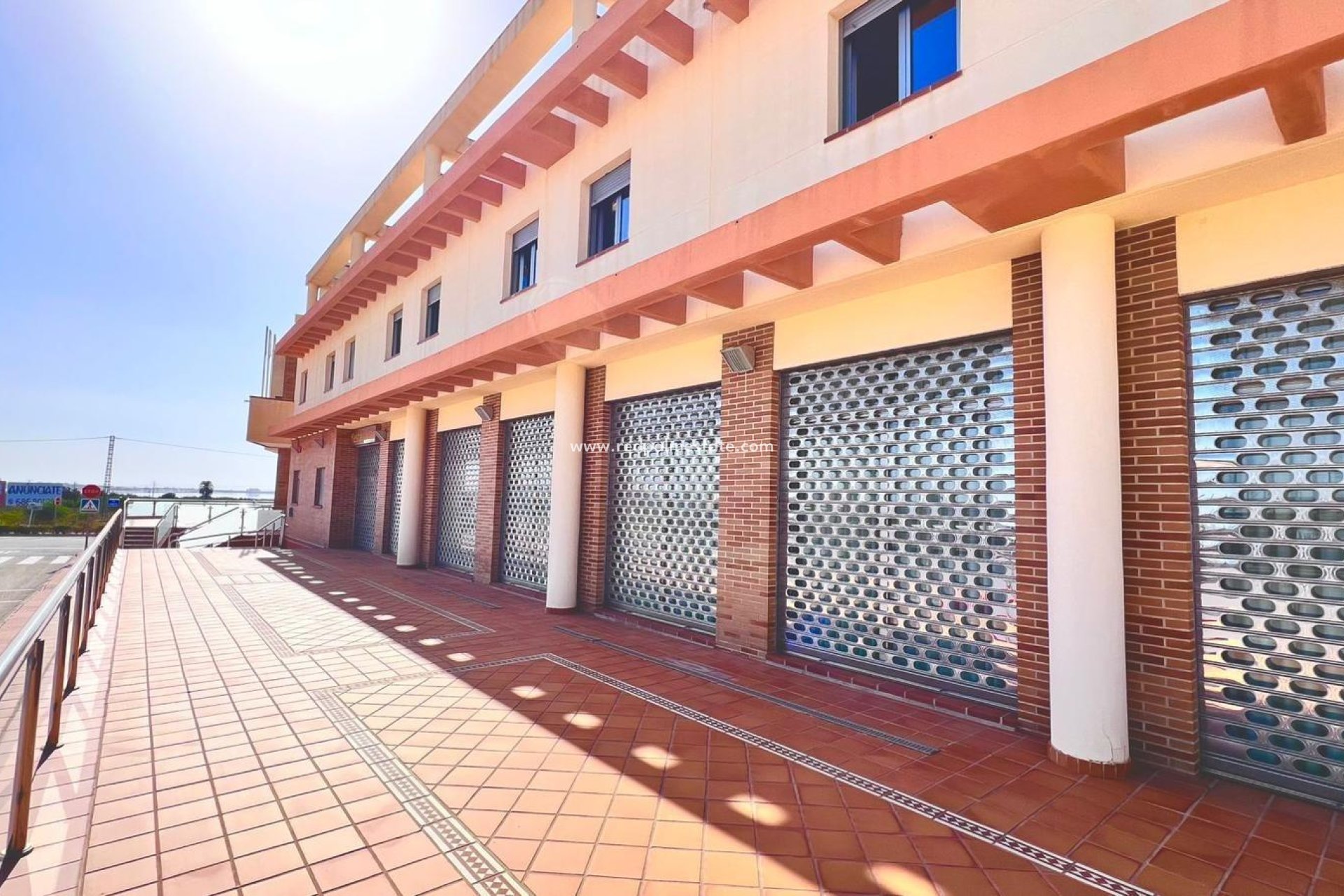 Reventa - Negocio -
Montesinos - Los Montesinos