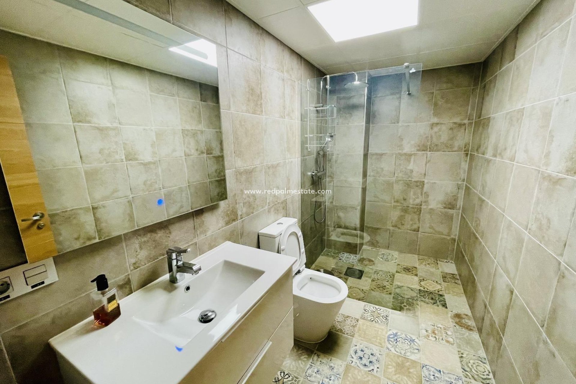 Reventa - Negocio -
Torrevieja - Centro Torrevieja