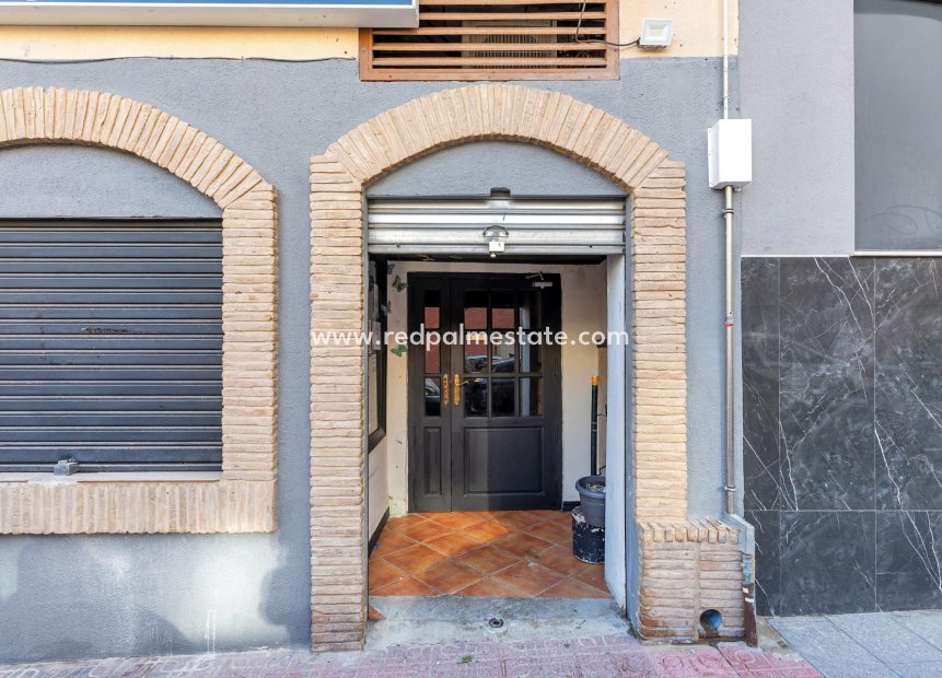 Reventa - Negocio -
Torrevieja - Centro Torrevieja