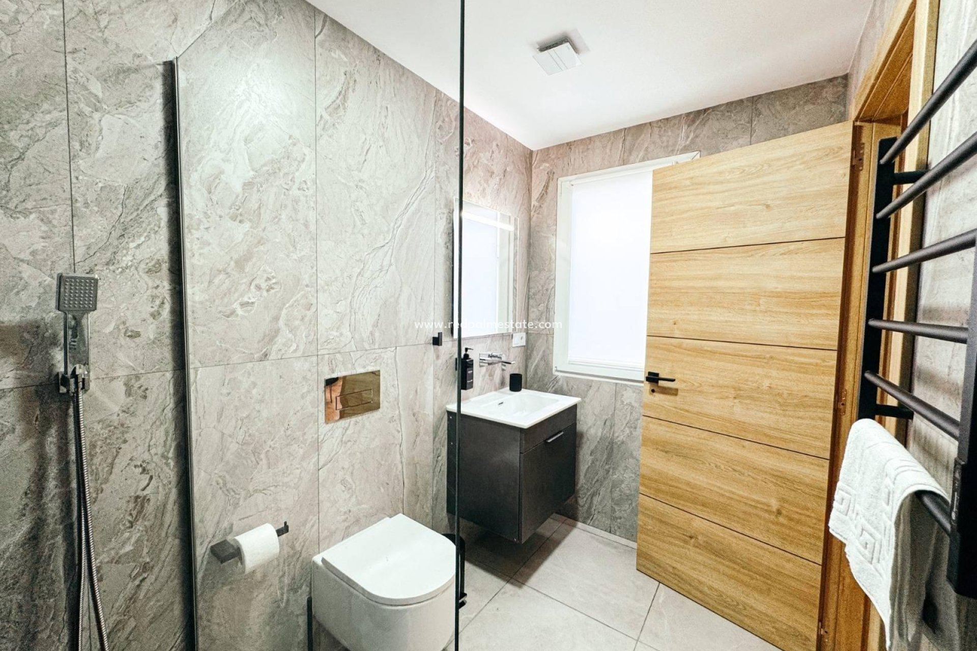 Reventa - Negocio -
Torrevieja - Centro Torrevieja