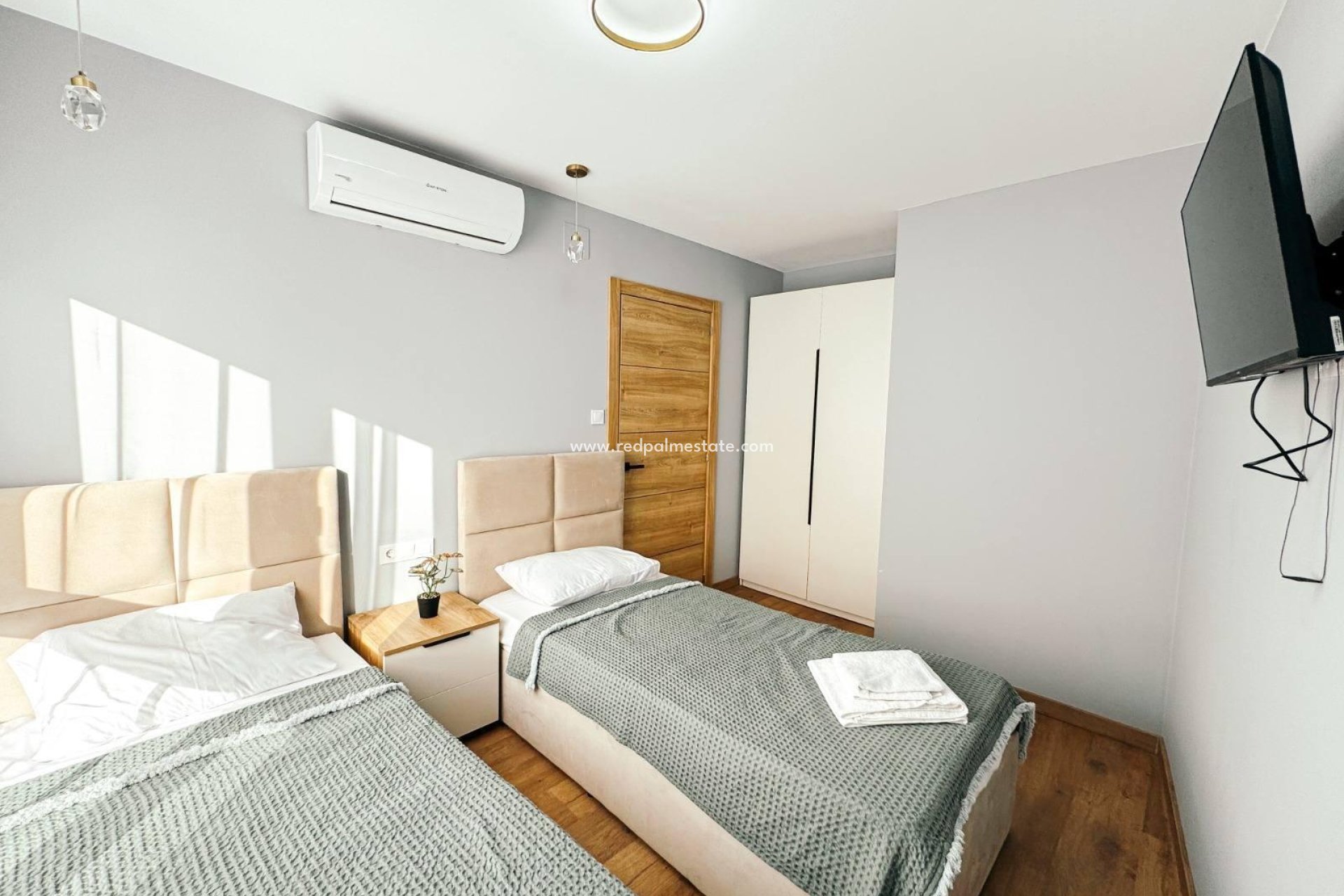 Reventa - Negocio -
Torrevieja - Centro Torrevieja