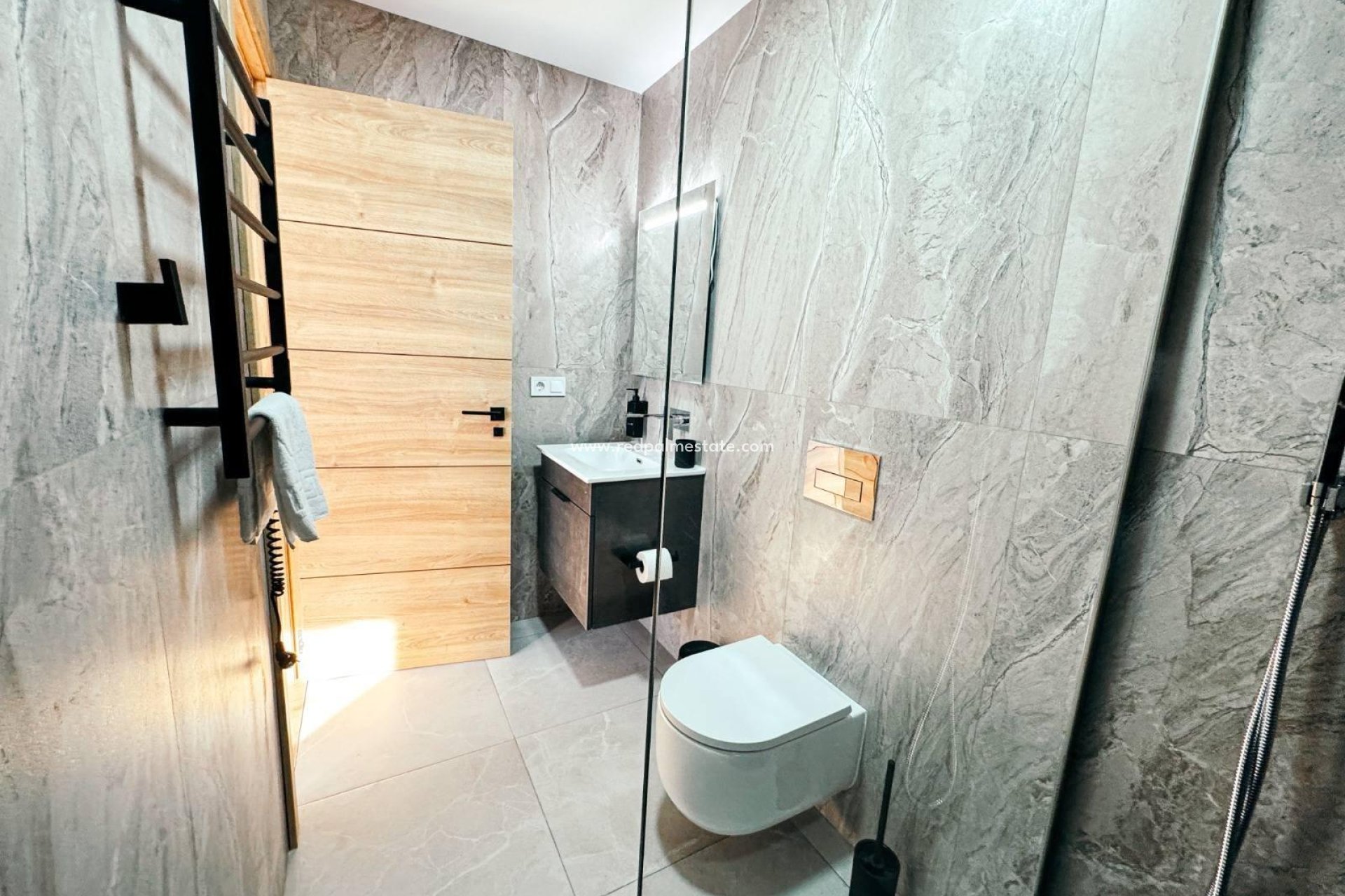 Reventa - Negocio -
Torrevieja - Centro Torrevieja