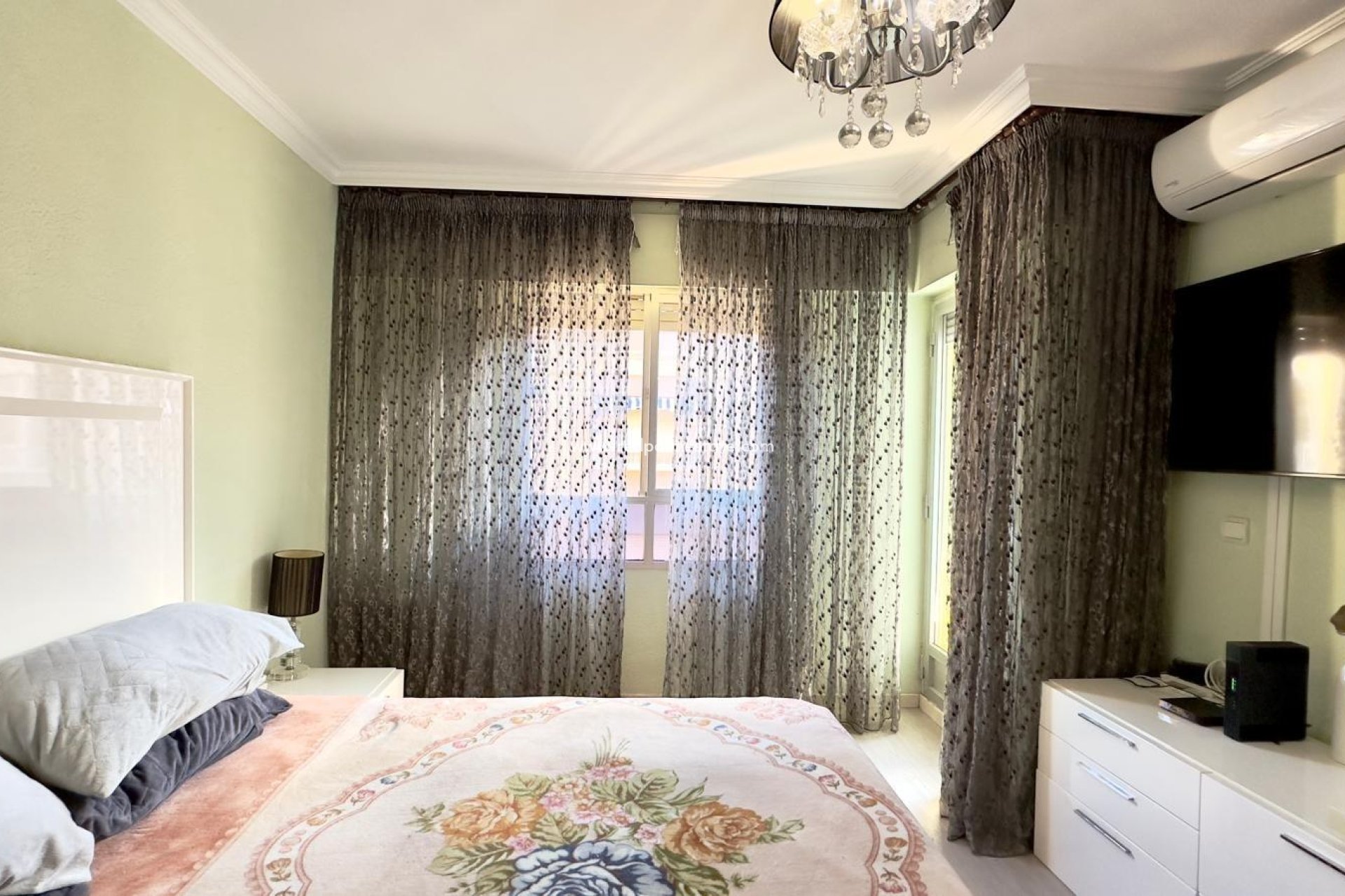 Reventa - Negocio -
Torrevieja - El Acequión - Los Náufragos