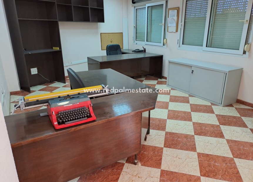 Reventa - Negocio -
Torrevieja - La Mata