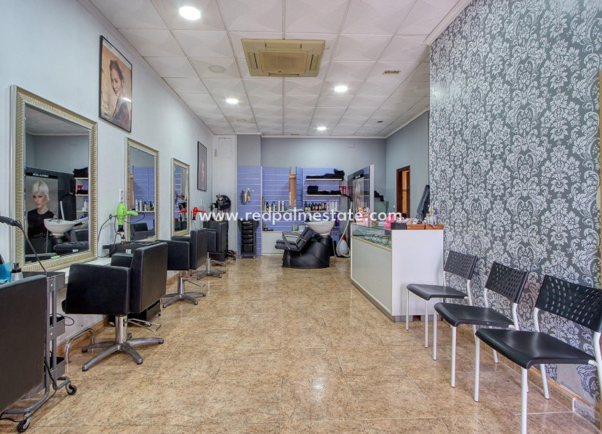 Reventa - Propiedad comercial -
Torrevieja - La Mata