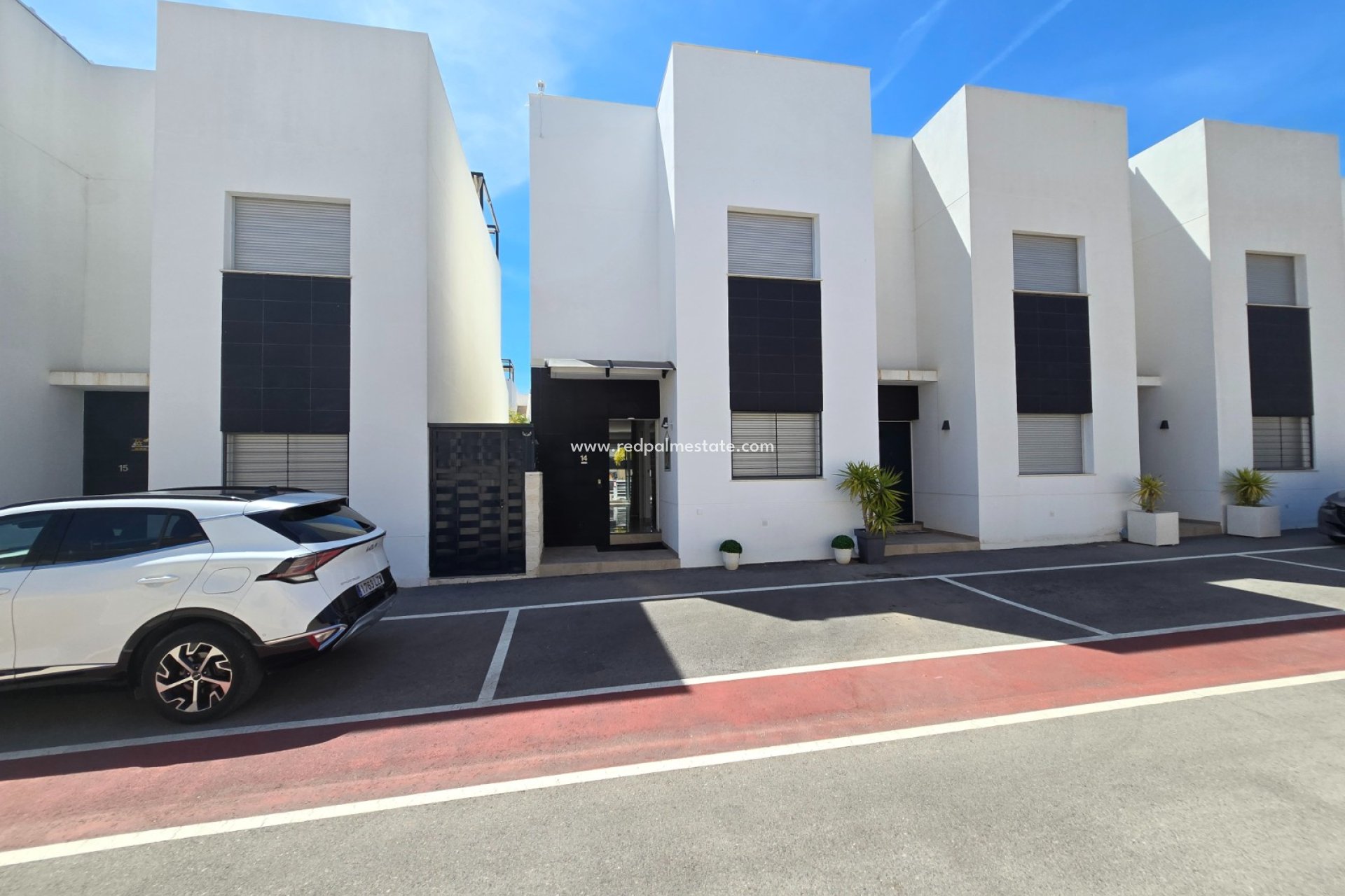 Reventa - Townhouse * -
Ciudad Quesada * - Doña Pepa *