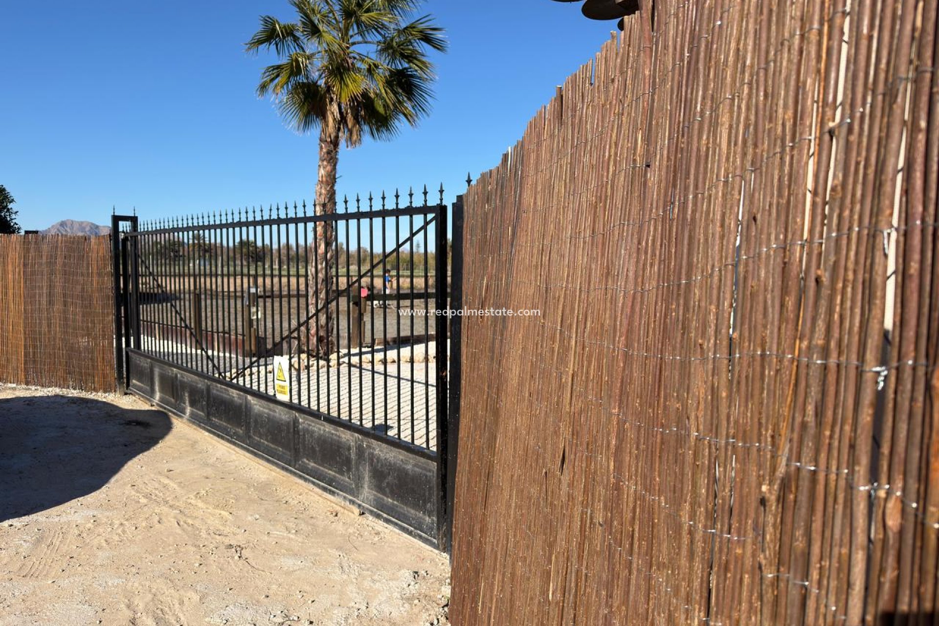 Reventa - Trama -
Algorfa - Inland