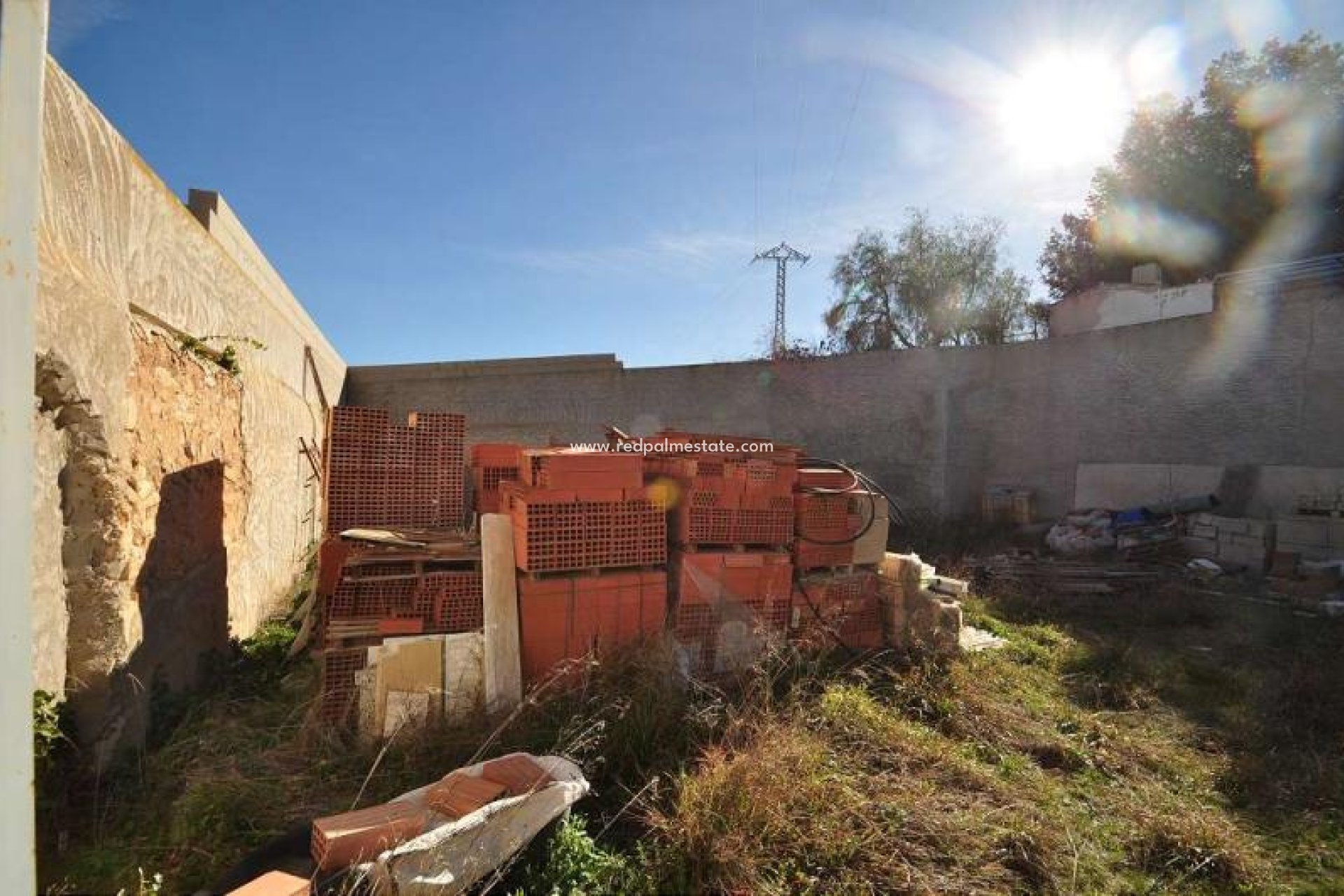 Reventa - Trama -
Chinorlet - Inland