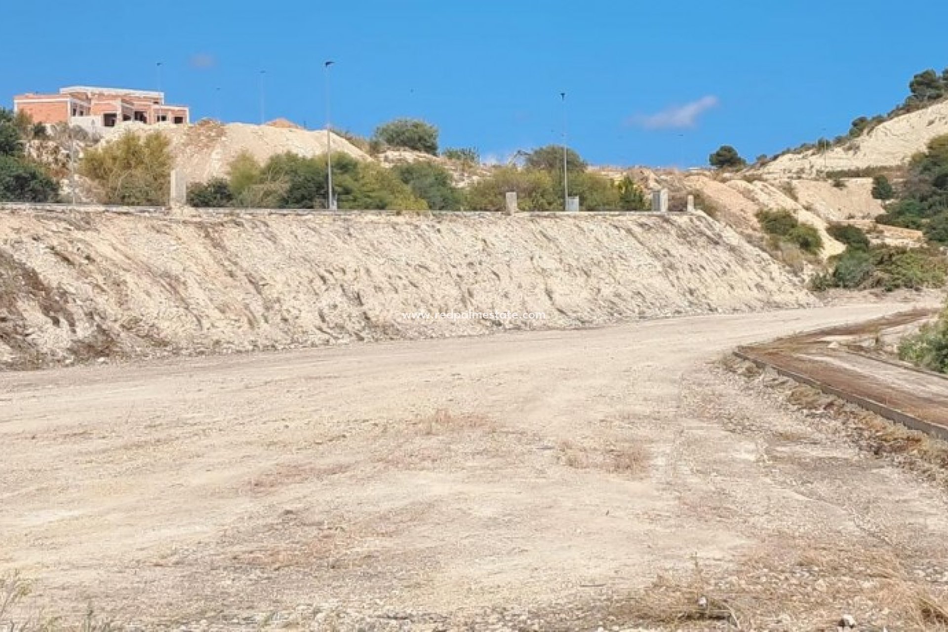 Reventa - Trama -
Finestrat - Costa Blanca