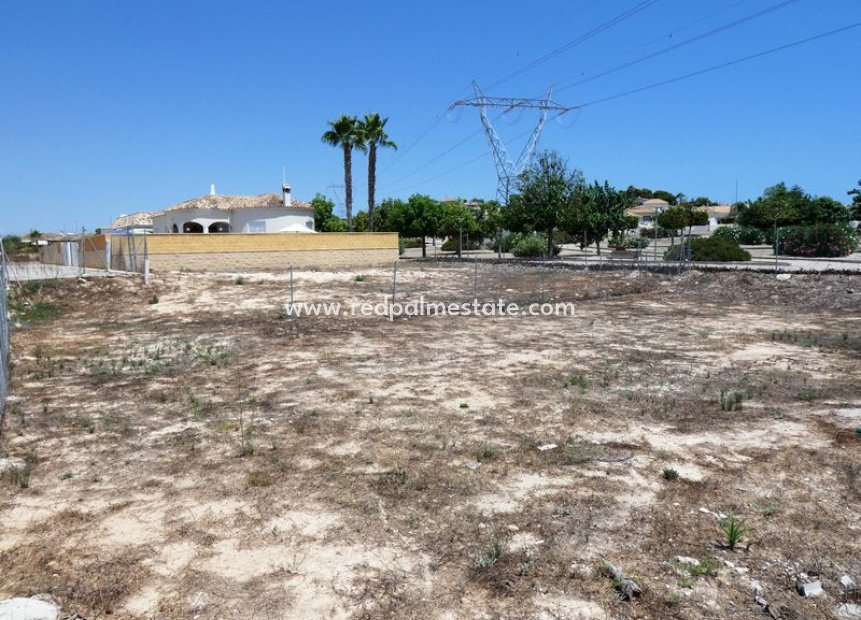 Reventa - Trama -
La Marina - Costa Blanca