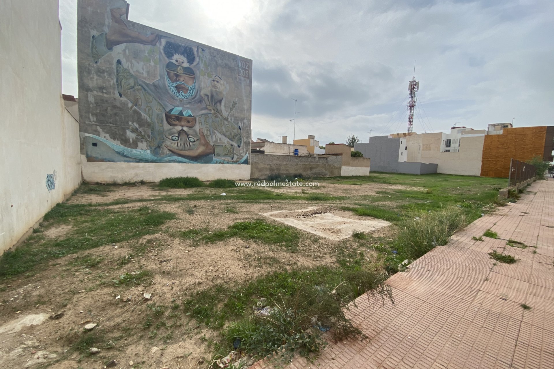 Reventa - Trama -
Los Alczares - Los Alcazares