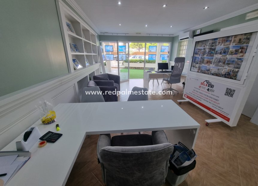 Reventa - Trama -
Orihuela Costa - Cabo Roig