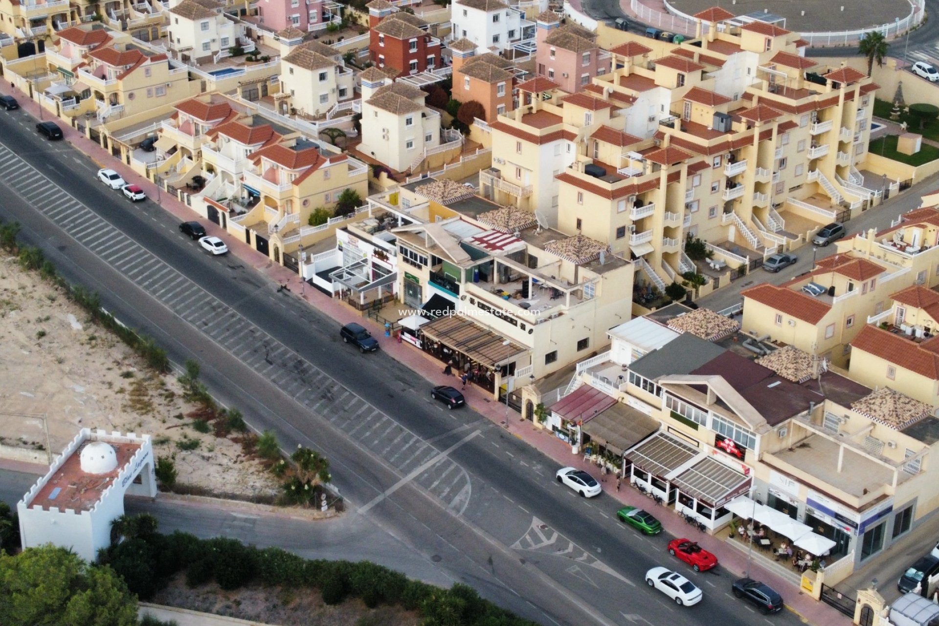 Reventa - Trama -
Orihuela Costa - Inland