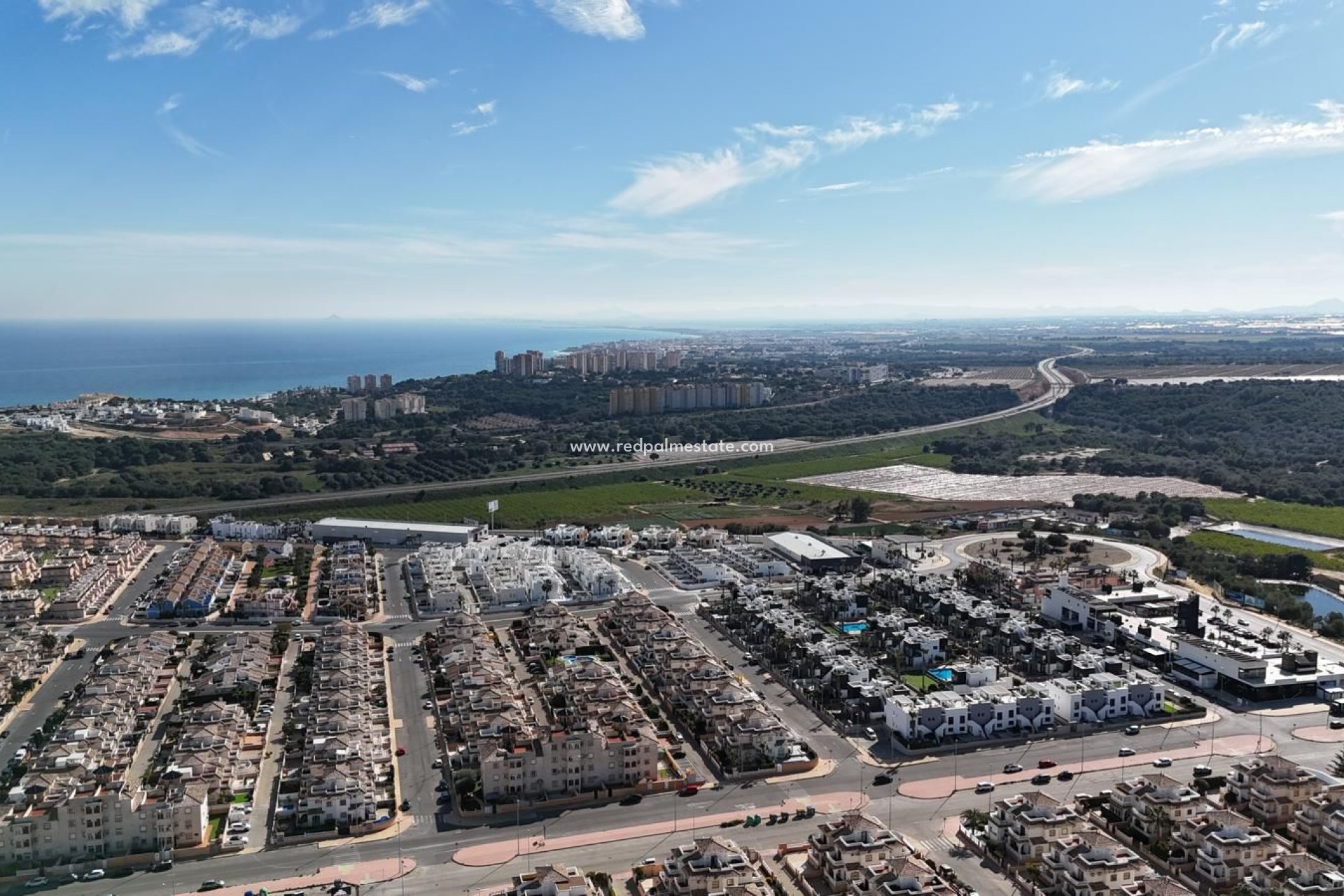 Reventa - Trama -
Orihuela Costa - Lomas de Cabo Roig