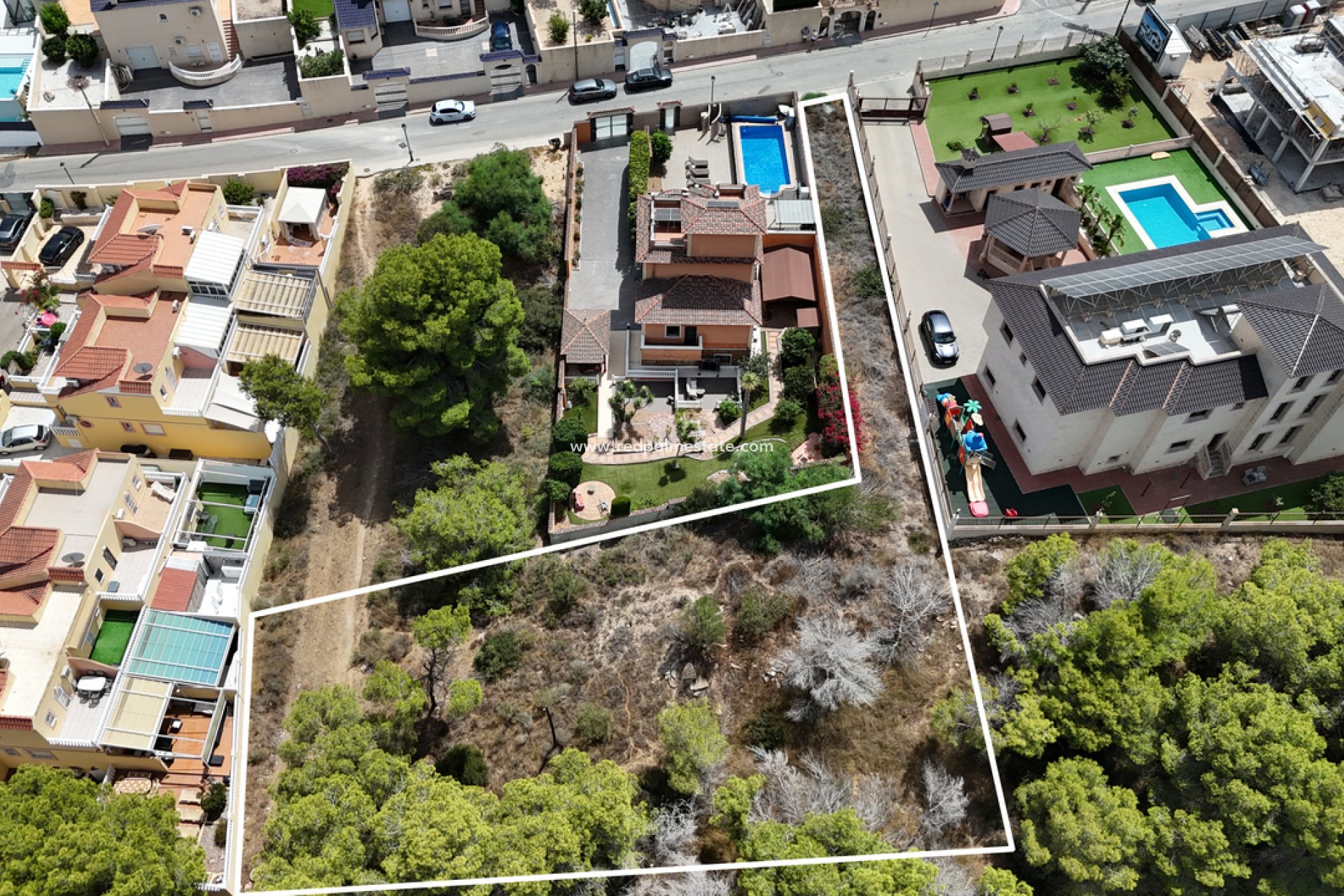 Reventa - Trama -
Orihuela Costa - Villamartín