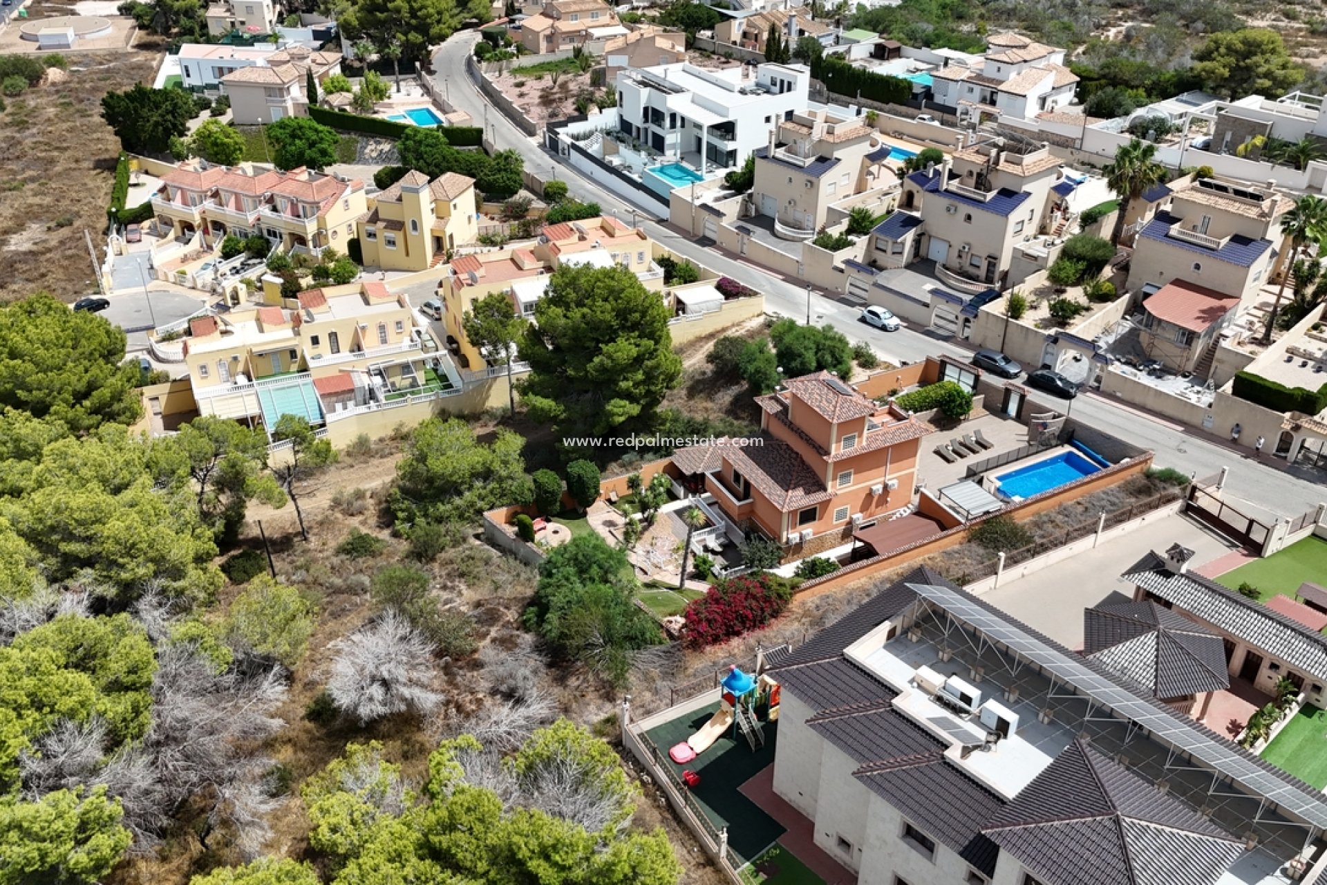 Reventa - Trama -
Orihuela Costa - Villamartín