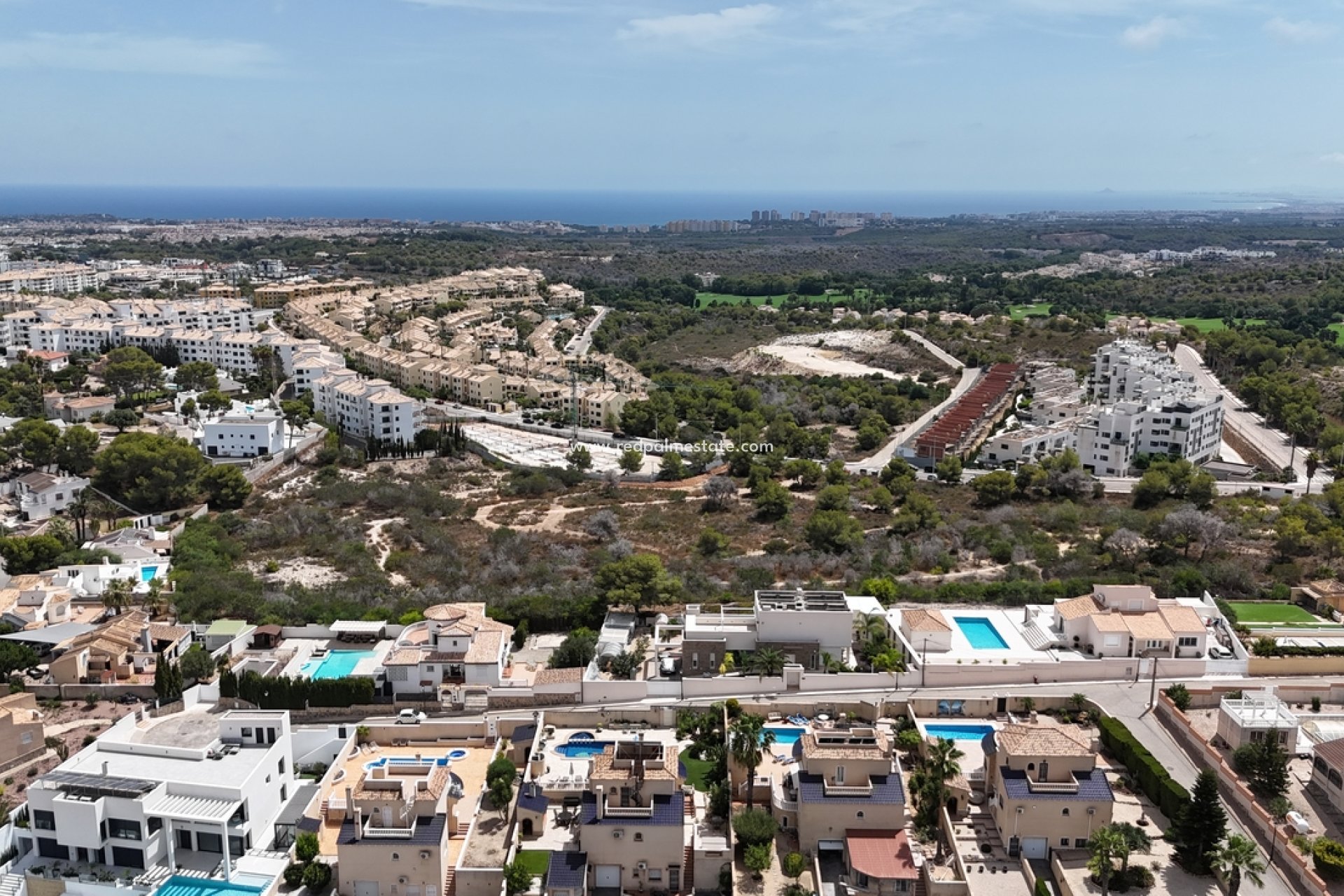 Reventa - Trama -
Orihuela Costa - Villamartín