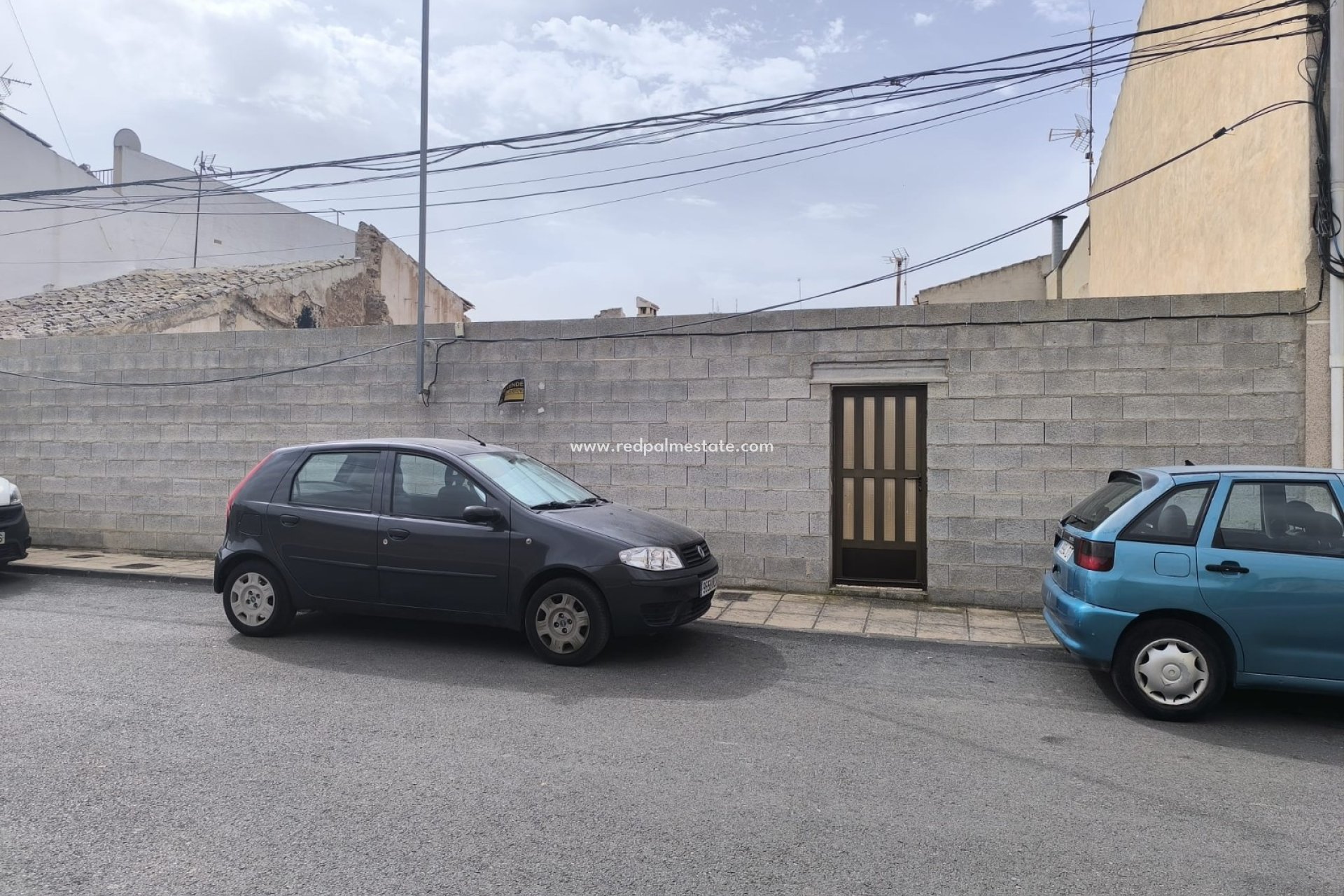 Reventa - Trama -
Pinoso - Inland
