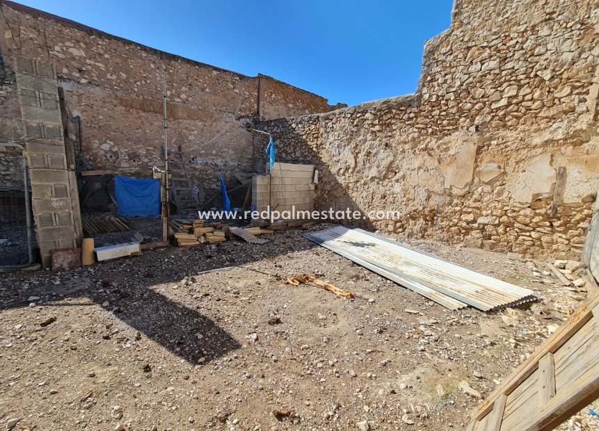 Reventa - Trama -
Pinoso - Inland