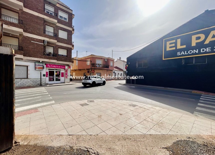 Reventa - Trama -
Rojales - Inland