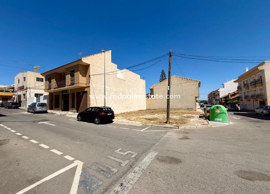 Reventa - Trama -
San Miguel de Salinas - San Miguel De Salinas