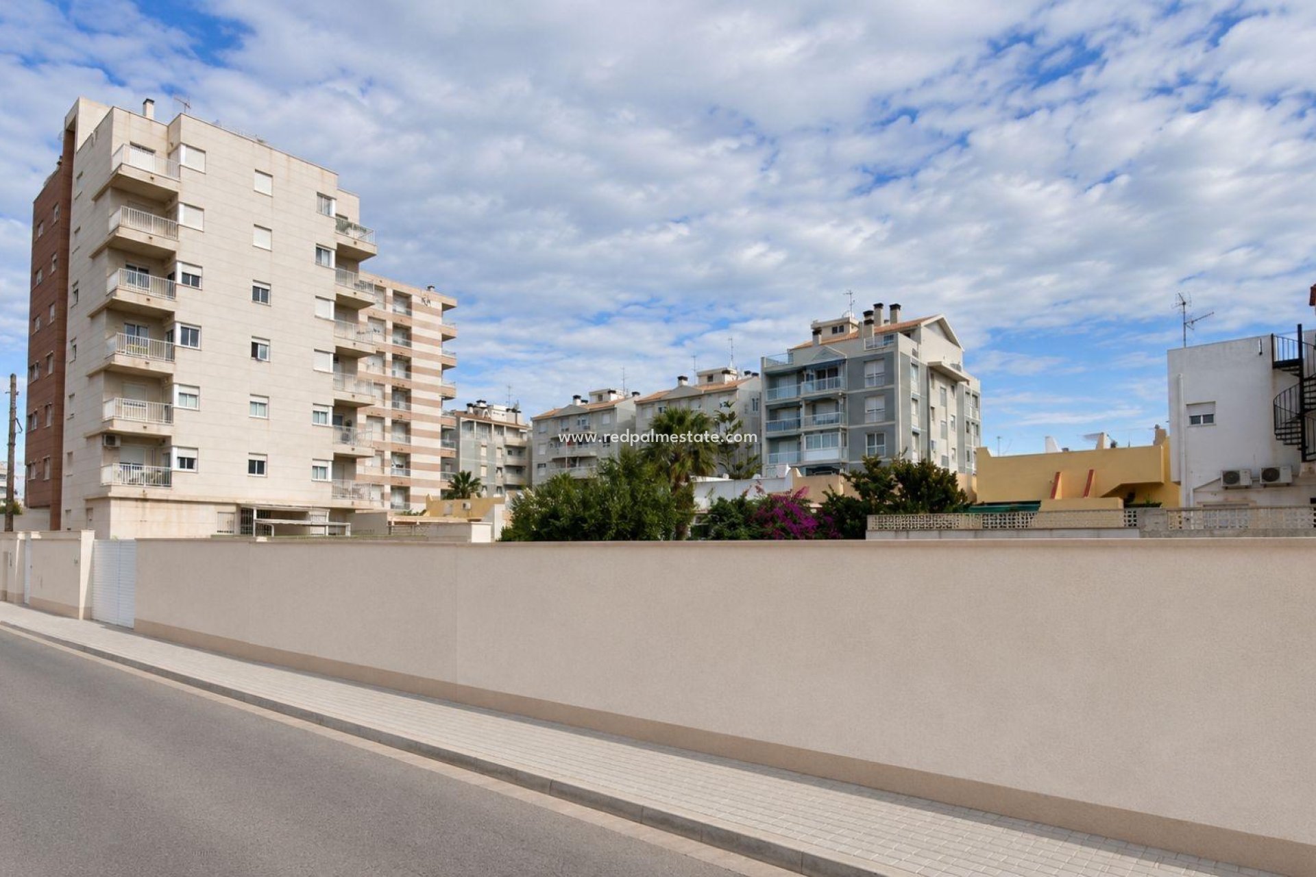 Reventa - Trama -
Torrevieja - Aguas Nuevas