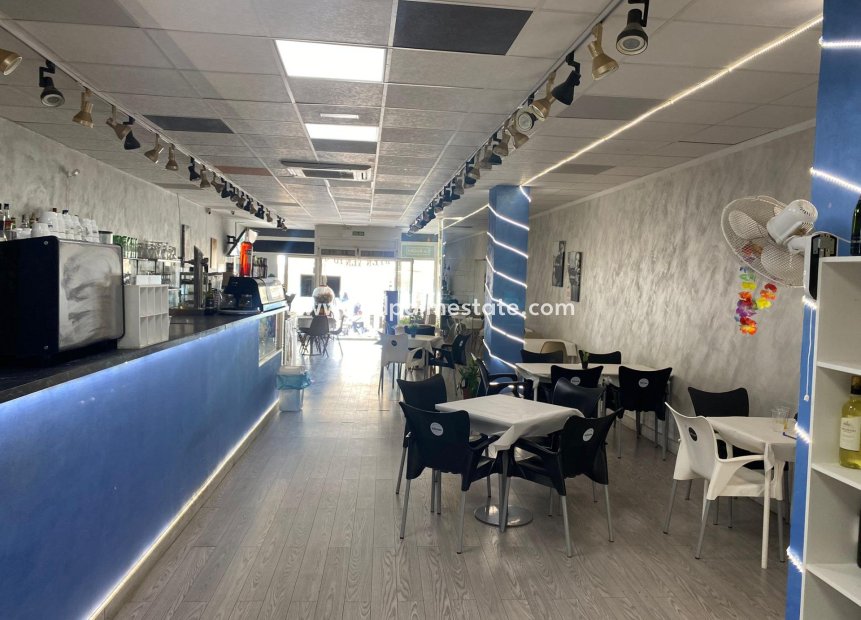 Reventa - Unidad Comercial -
Torrevieja - Playa del cura