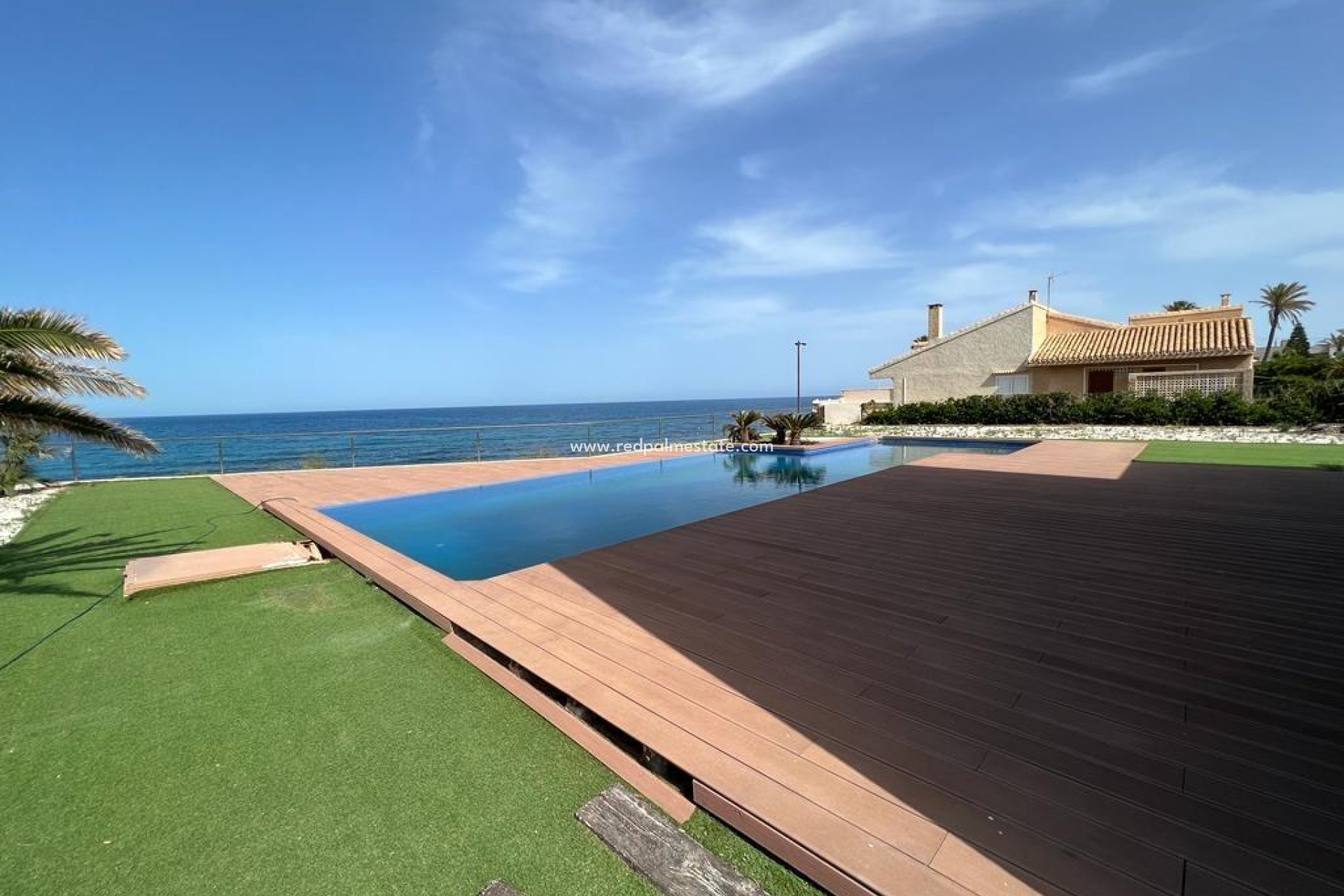 Reventa - Villa -
Cabo Roig - MUY CERCA DE LA PLAYA