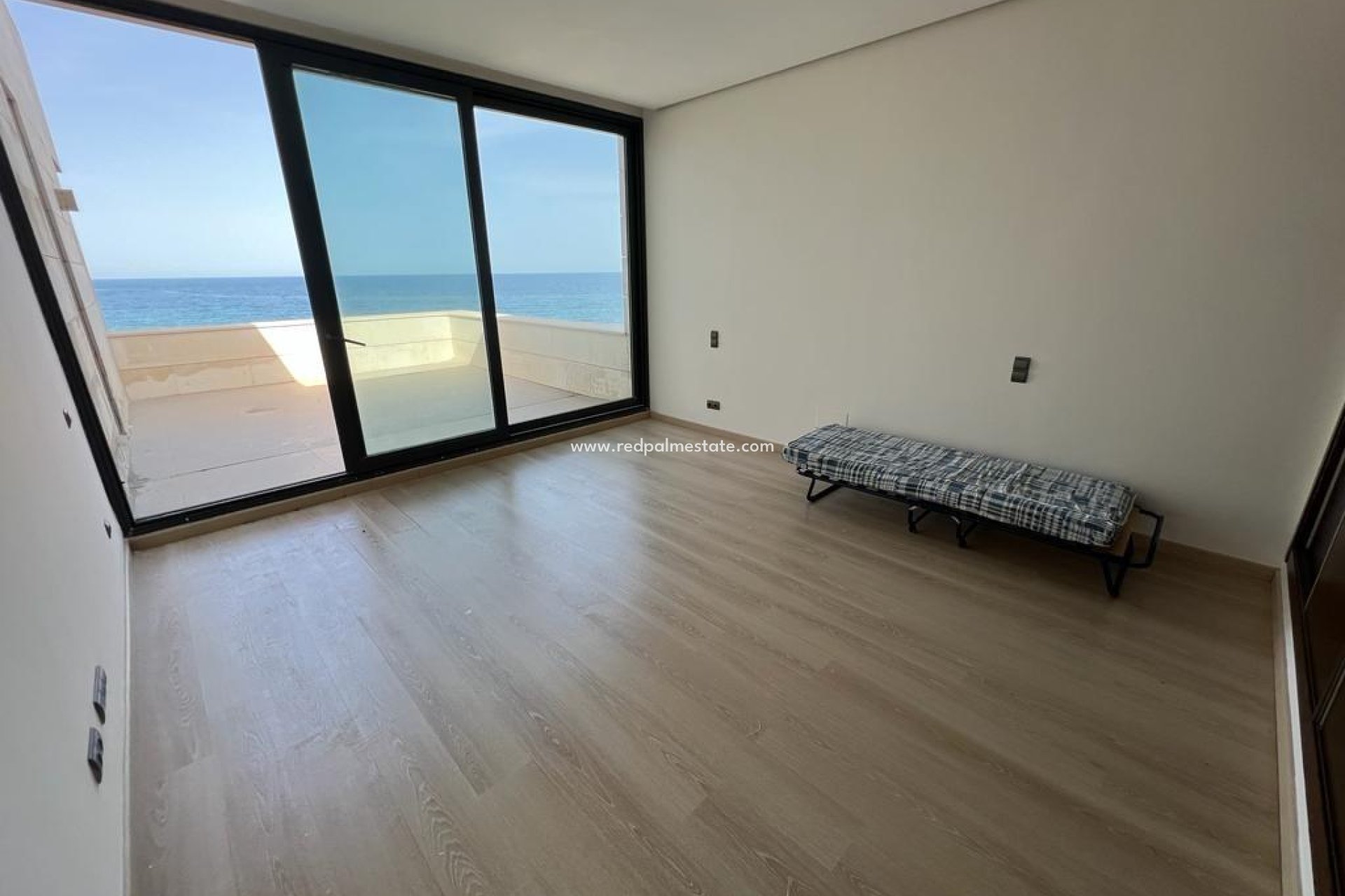 Reventa - Villa -
Cabo Roig - MUY CERCA DE LA PLAYA