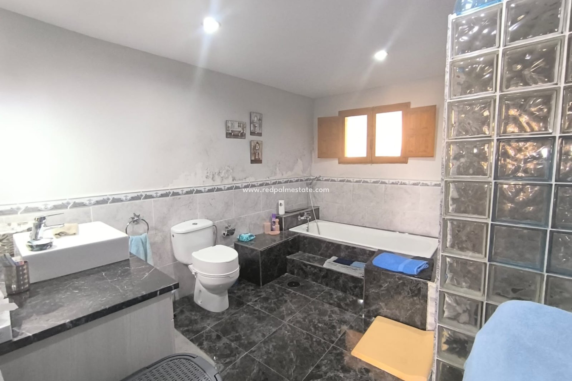 Reventa - Villa -
Chinorlet - Inland