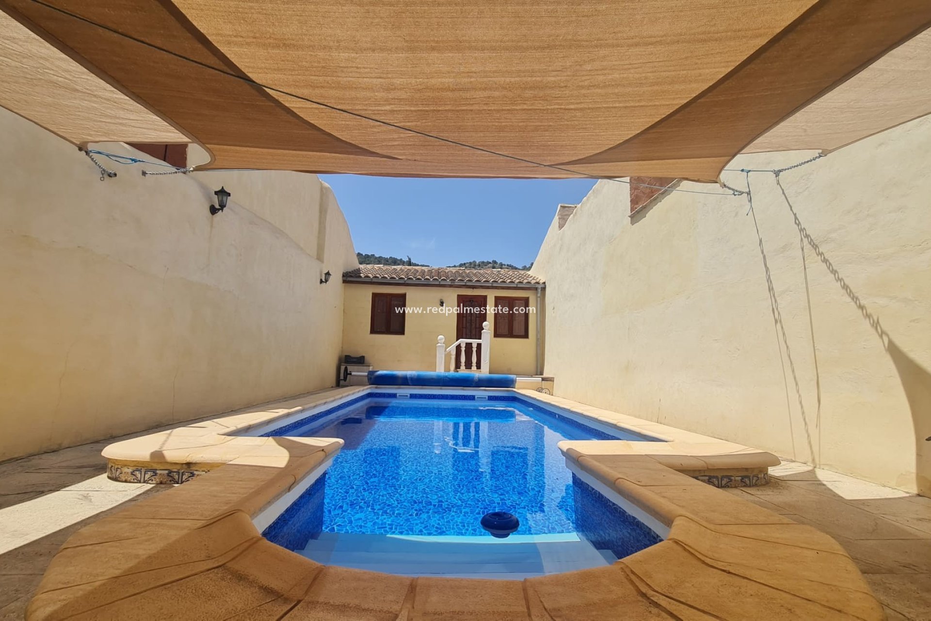 Reventa - Villa -
Chinorlet - Inland