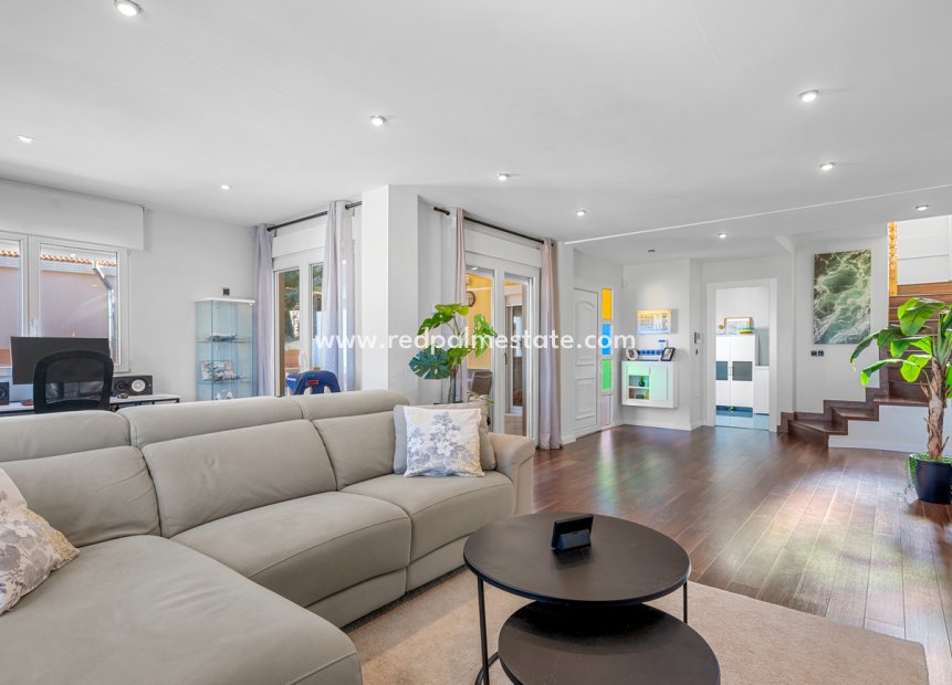 Reventa - Villa -
Ciudad De Las Comunicaciones - Costa Blanca
