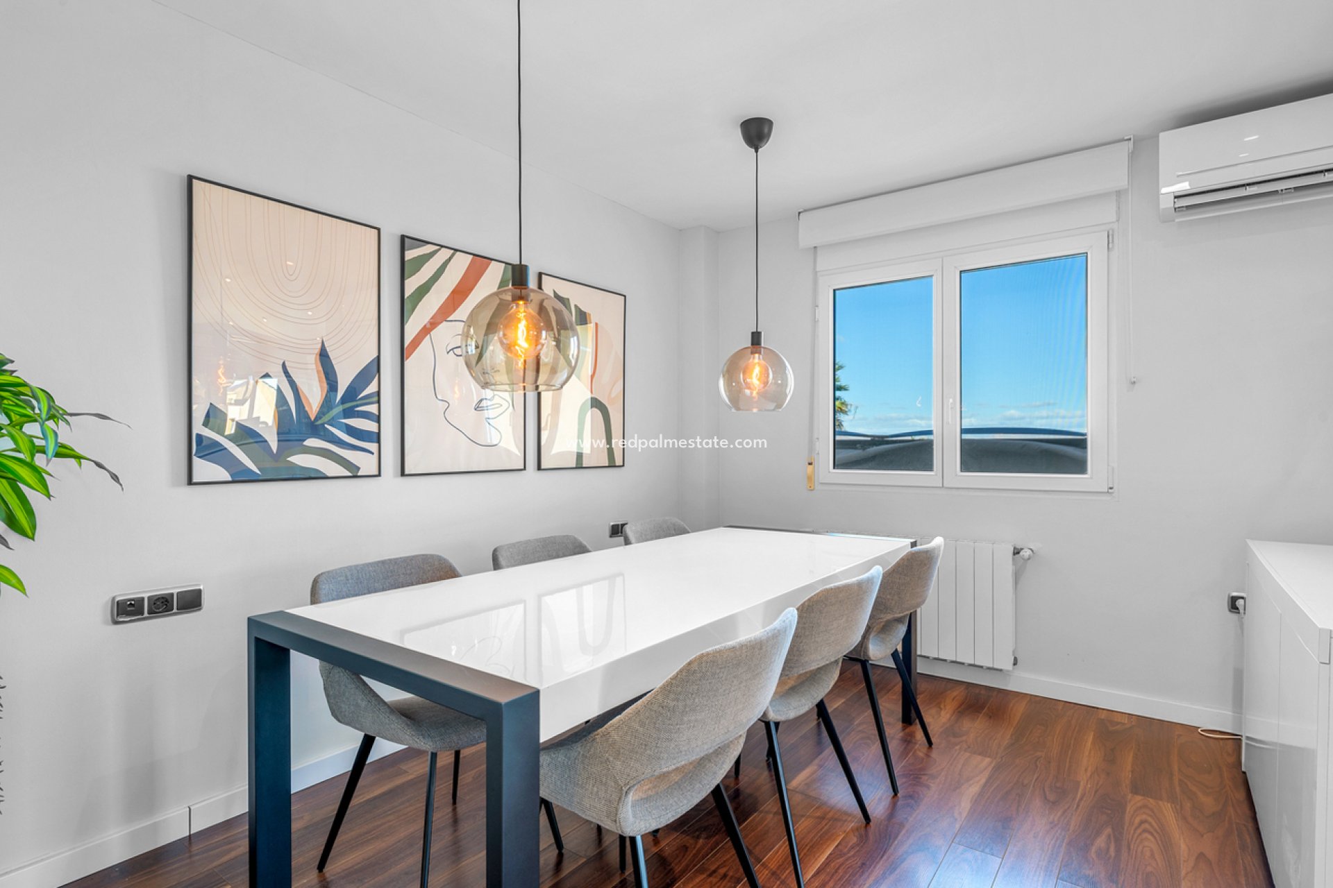 Reventa - Villa -
Ciudad De Las Comunicaciones - Costa Blanca