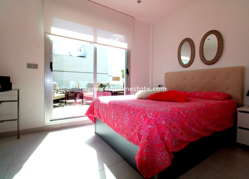 Reventa - Villa -
Ciudad quesada - Costa Blanca