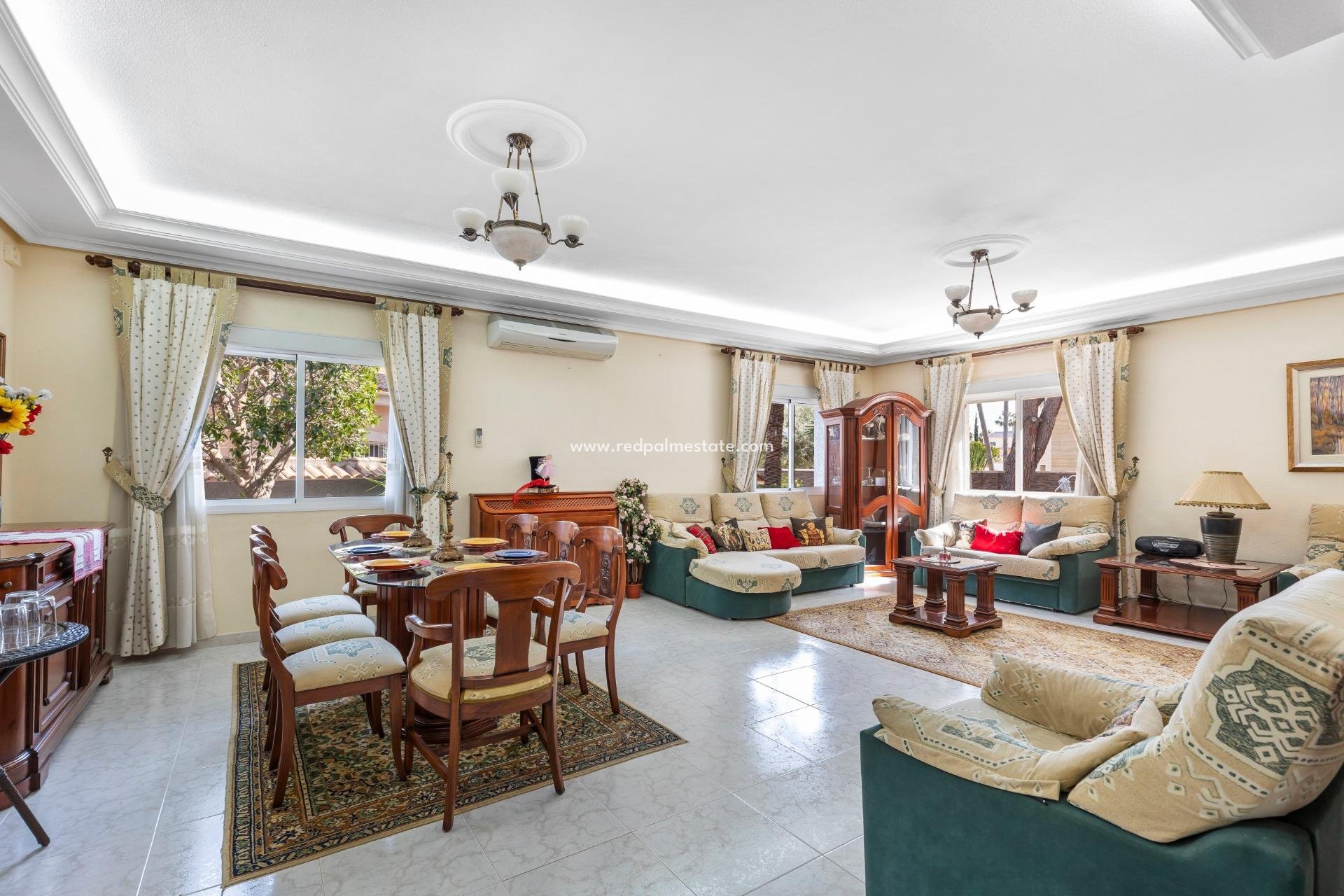 Reventa - Villa -
Ciudad Quesada/Rojales - Pueblo bravo