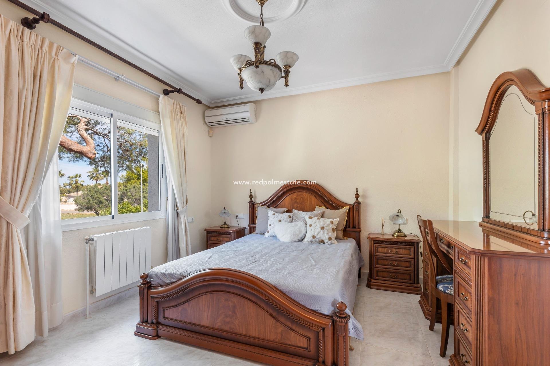 Reventa - Villa -
Ciudad Quesada/Rojales - Pueblo bravo