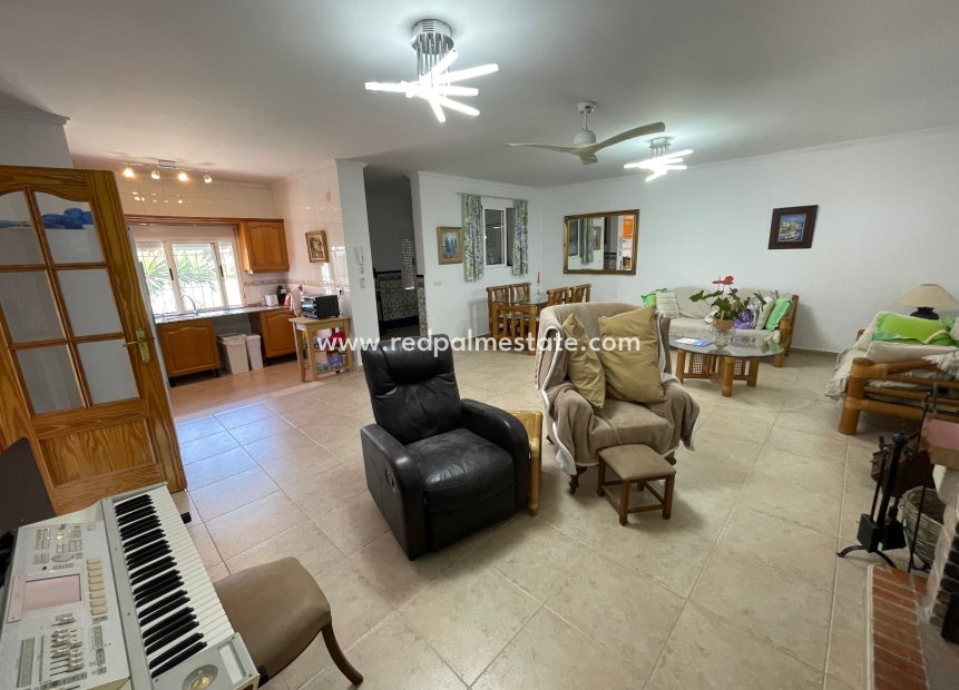 Reventa - Villa -
Daya Nueva - Costa Blanca