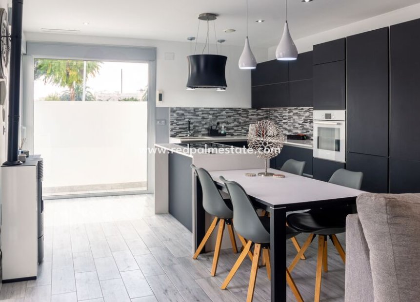 Reventa - Villa -
Daya Vieja - Costa Blanca