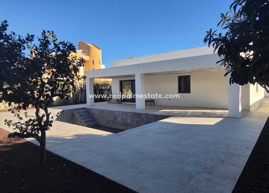 Reventa - Villa -
Denia