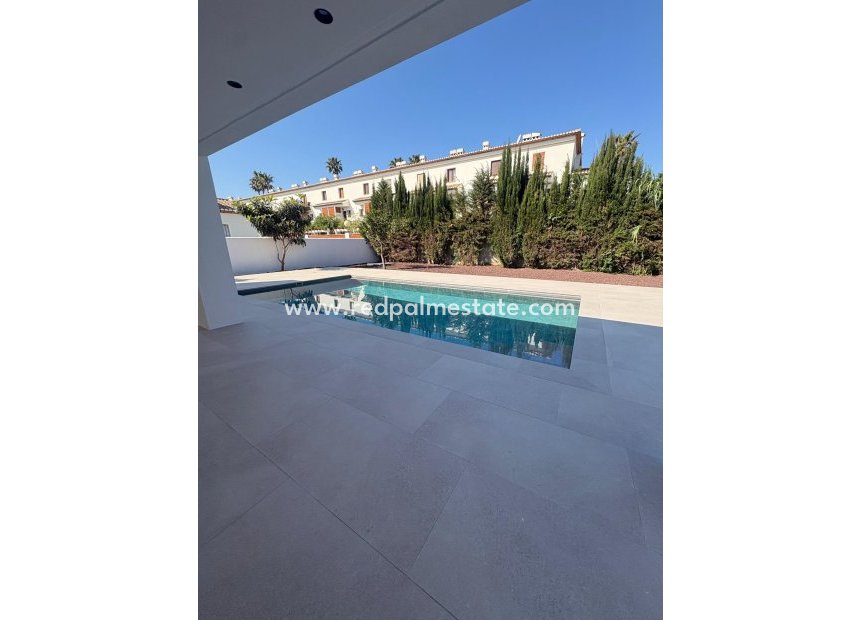 Reventa - Villa -
Denia