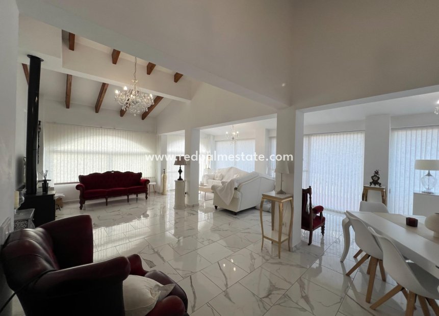 Reventa - Villa -
Dolores