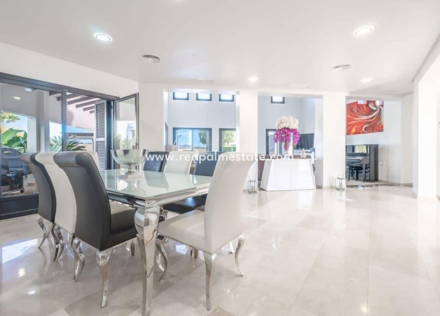 Reventa - Villa -
El Valle Golf Resort - Inland