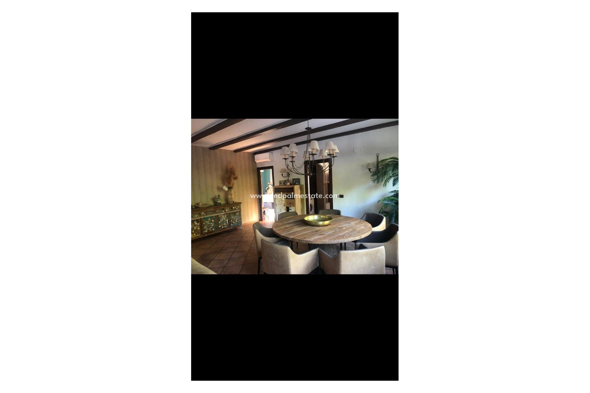 Reventa - Villa -
Elda - Inland