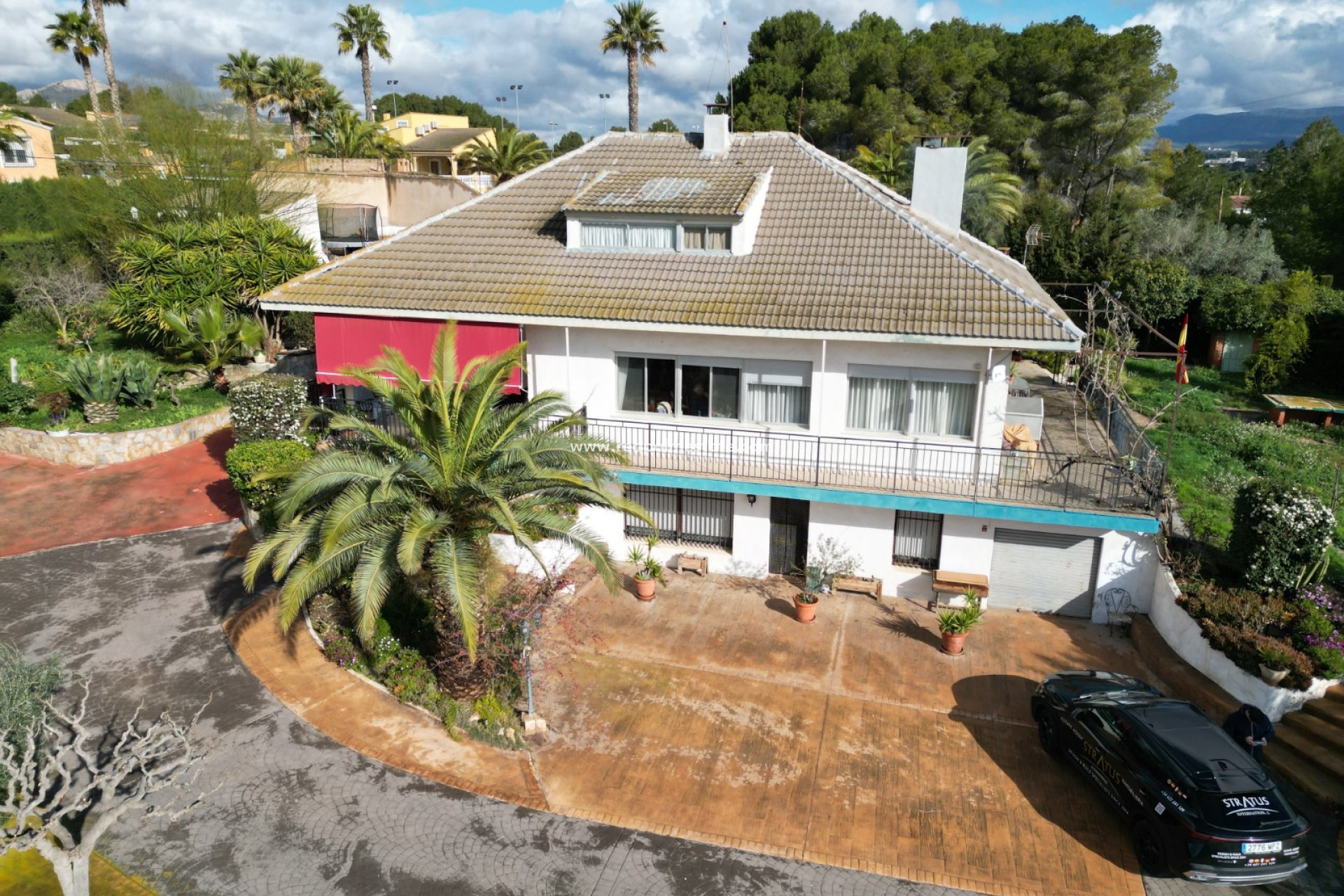 Reventa - Villa -
Elda - Inland